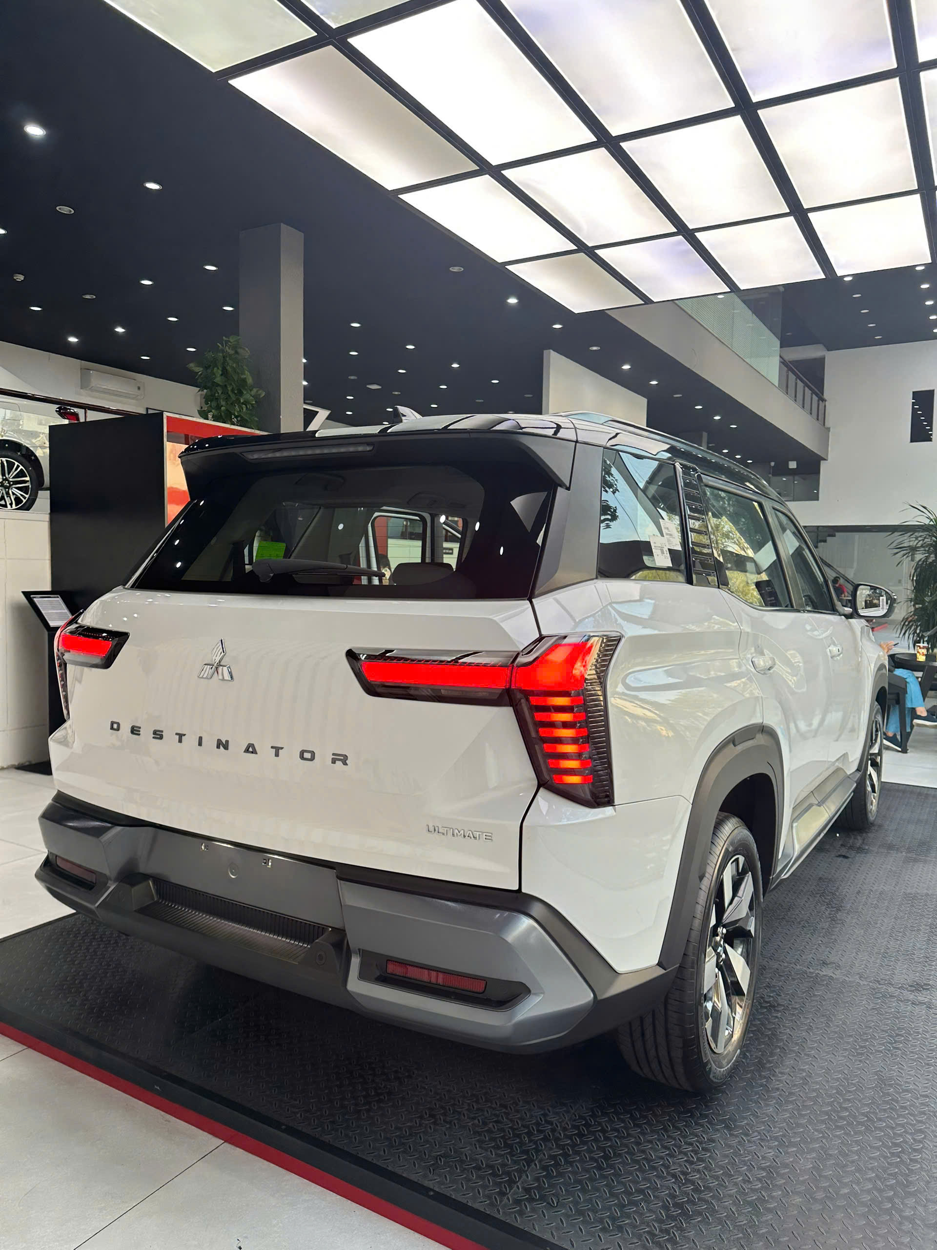 Mitsubishi Destinator 